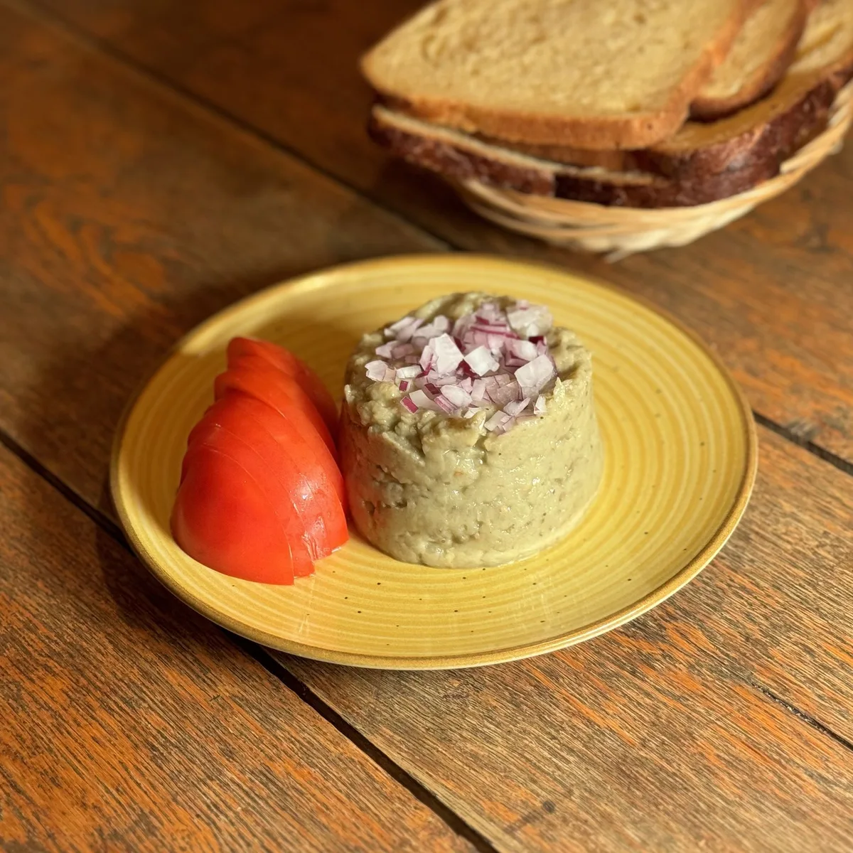 Salată de vinete cu roșii