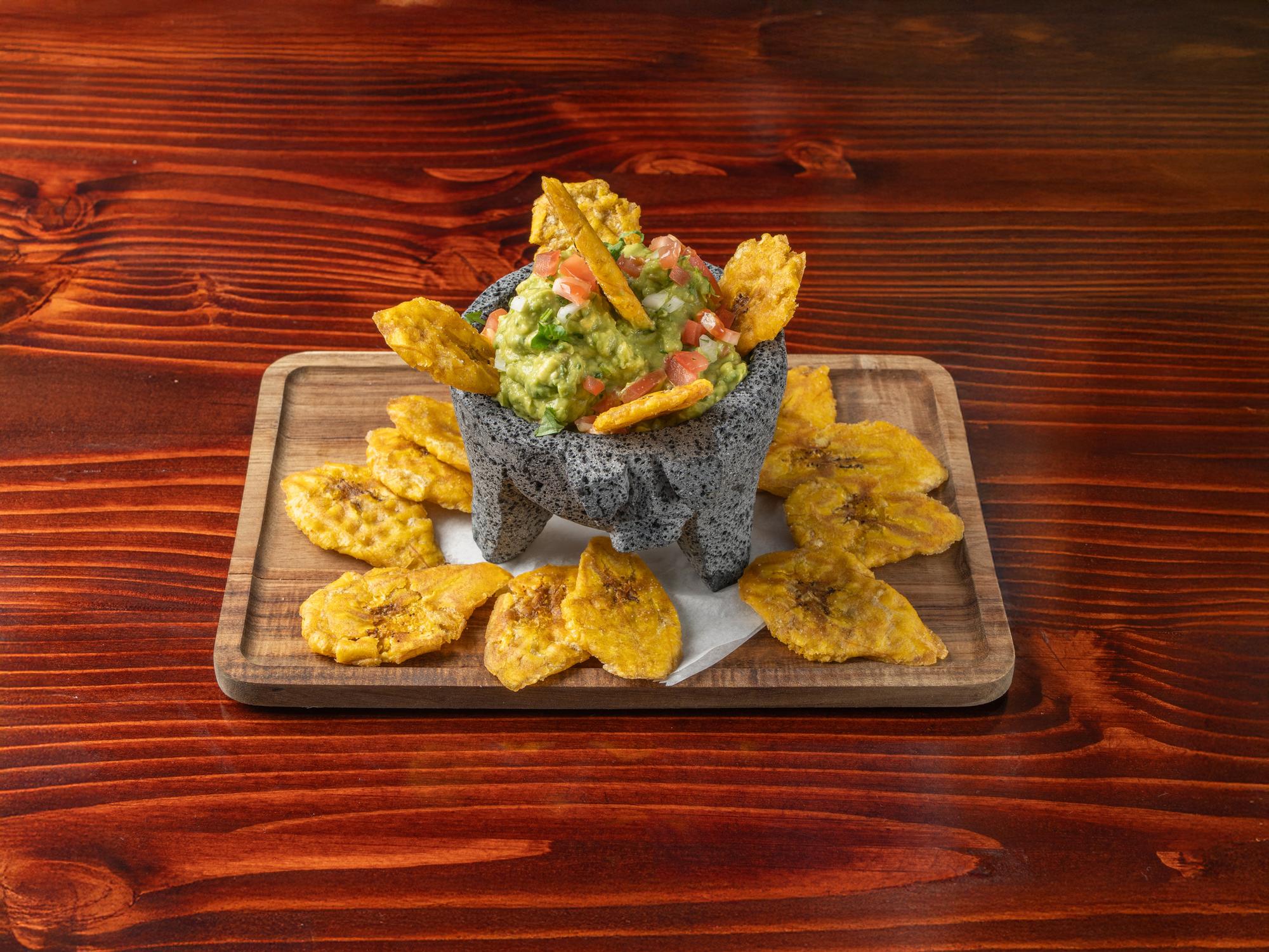Tostones con Guacamole / Fried Green Plantains with Guacamole