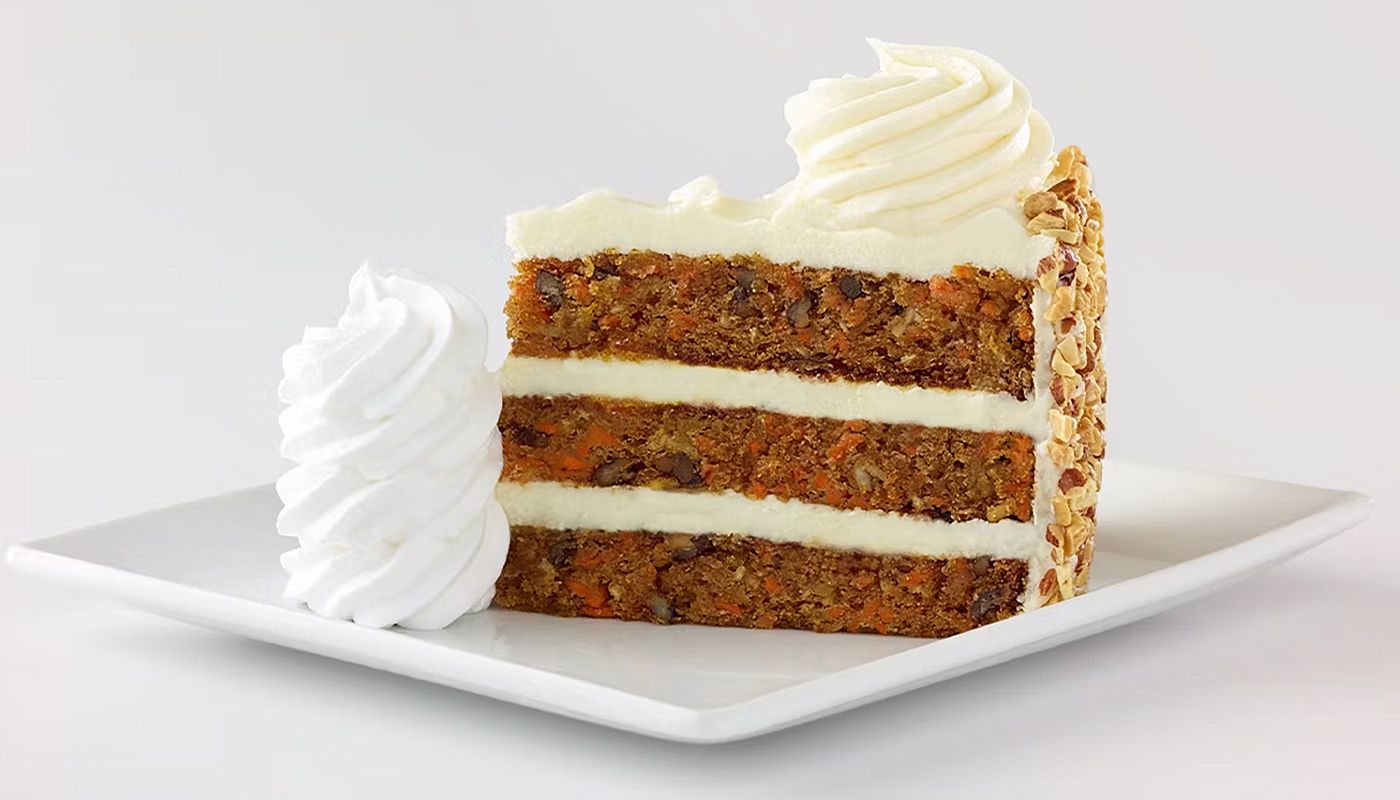 The Cheesecake Factory Bakery Carrot Cake Slice / Tranche de Gâteau au Carottes