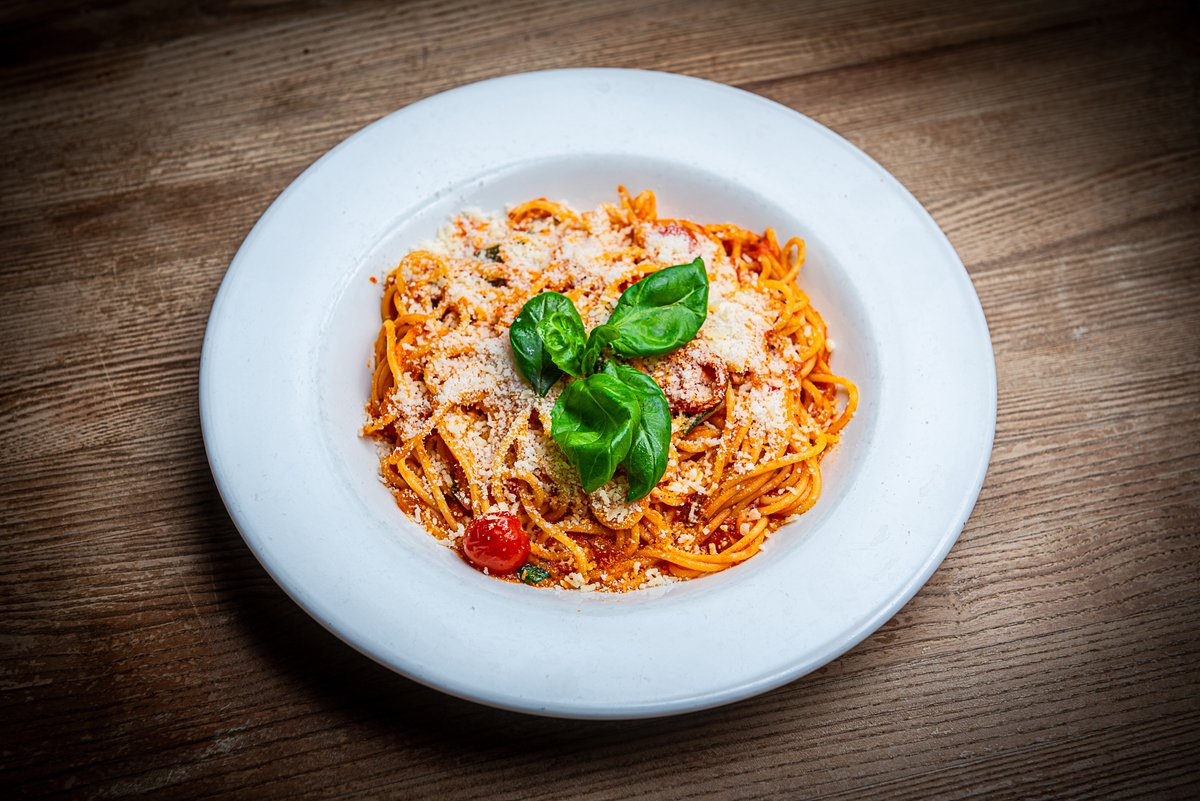 Spaghetti al Pomodoro (vegetarian)