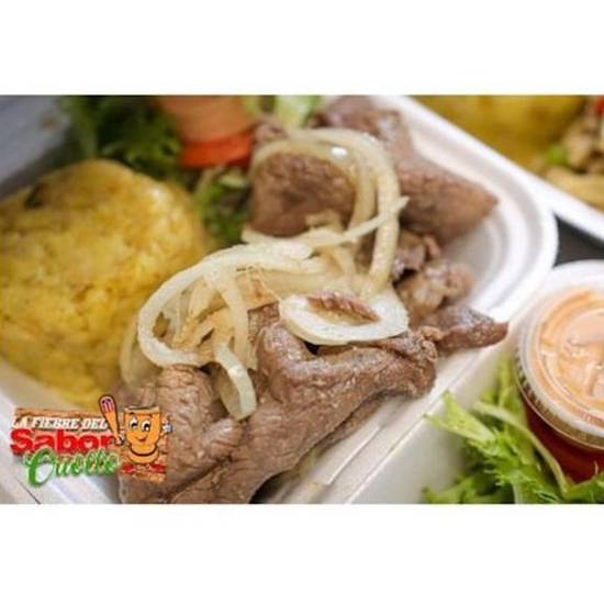 BISTEC ENCEBOLLADO