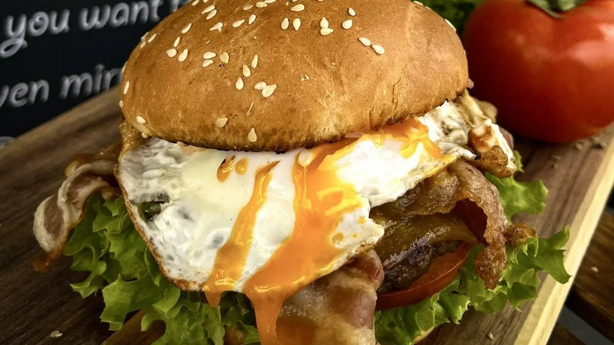 LA Burger - jaje, slanina