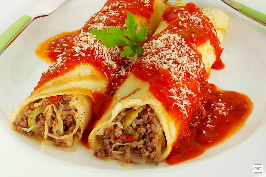 Panqueca de Carne com Molho ao Sugo
