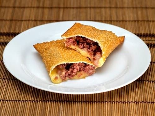 Pastel de Calabresa com Queijo