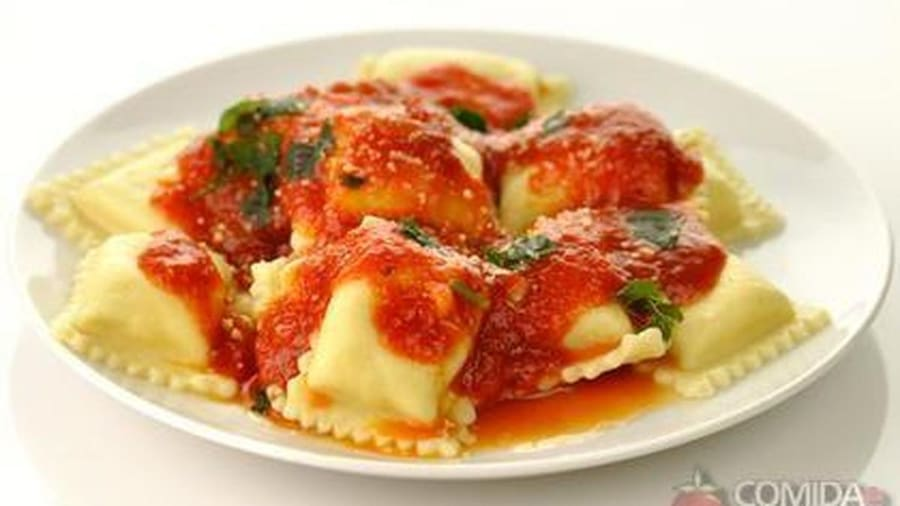 Raviolle de Mussarela com Molho ao Sugo
