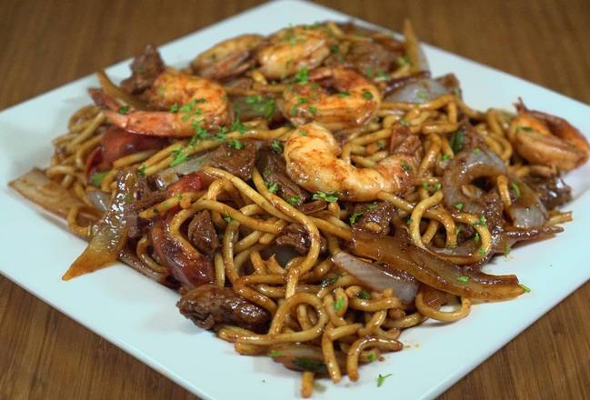 Beef Sauteed Noodles with Shrimp