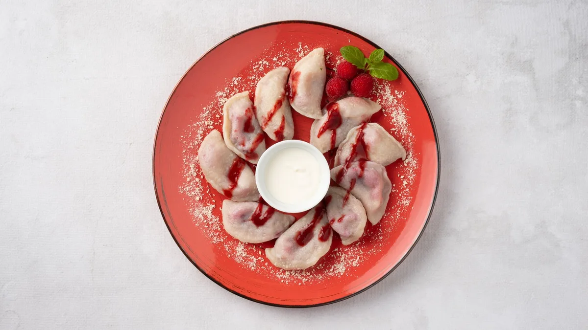 Pierogi z malinami i białą czekoladą