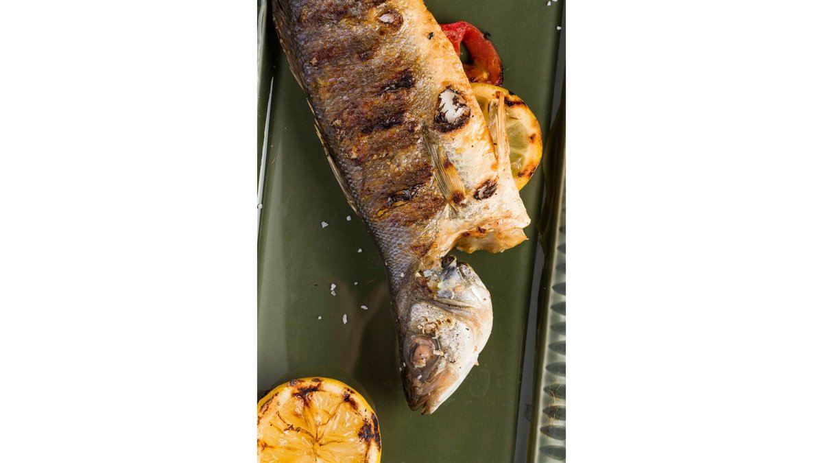 Biban de mare cu ierburi la grătar