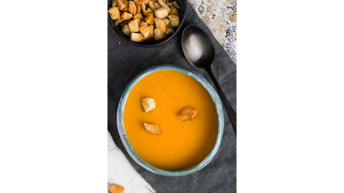 Supă cremă de legume cu crutoane