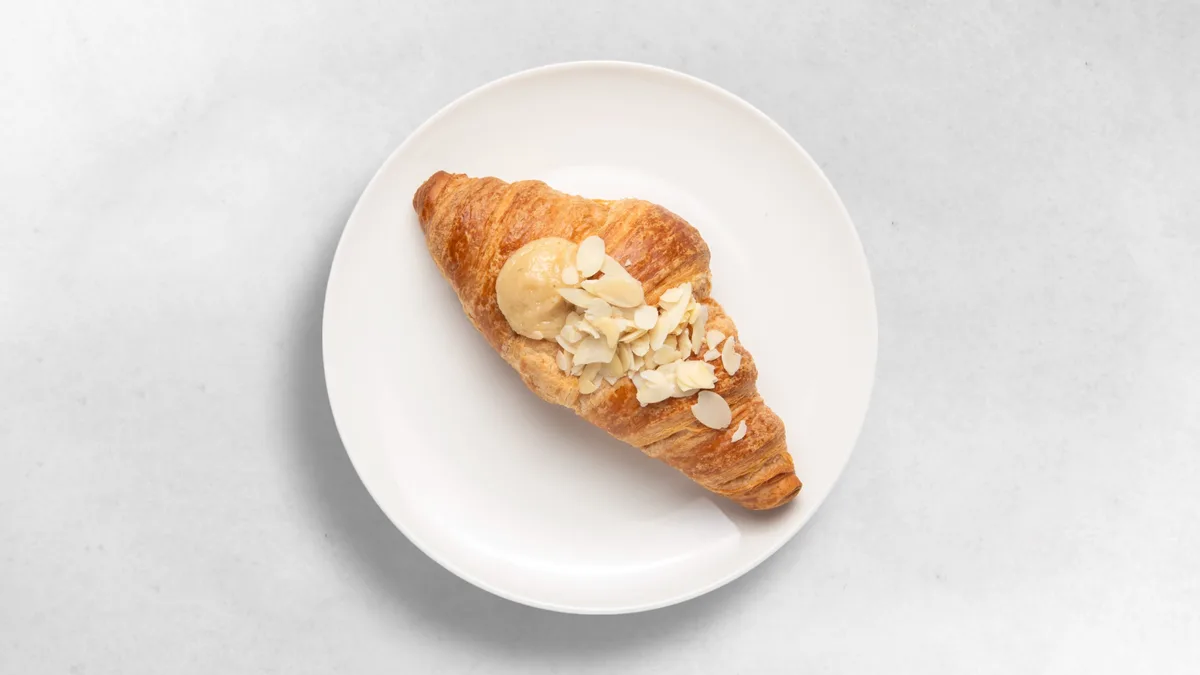 Mandel Croissant