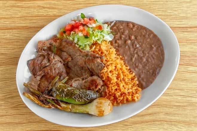 Bistec a la Plancha PLatillio | Mexican Thin-Cut Steak Entree