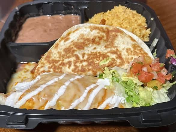 Quesadilla + Burrito Platillo | Entree