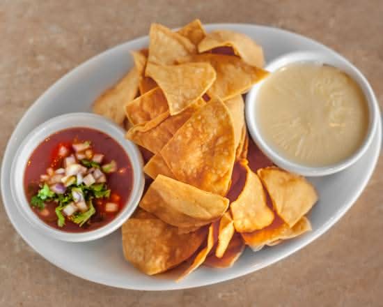 Queso Blanco Dip y Salsa Casera