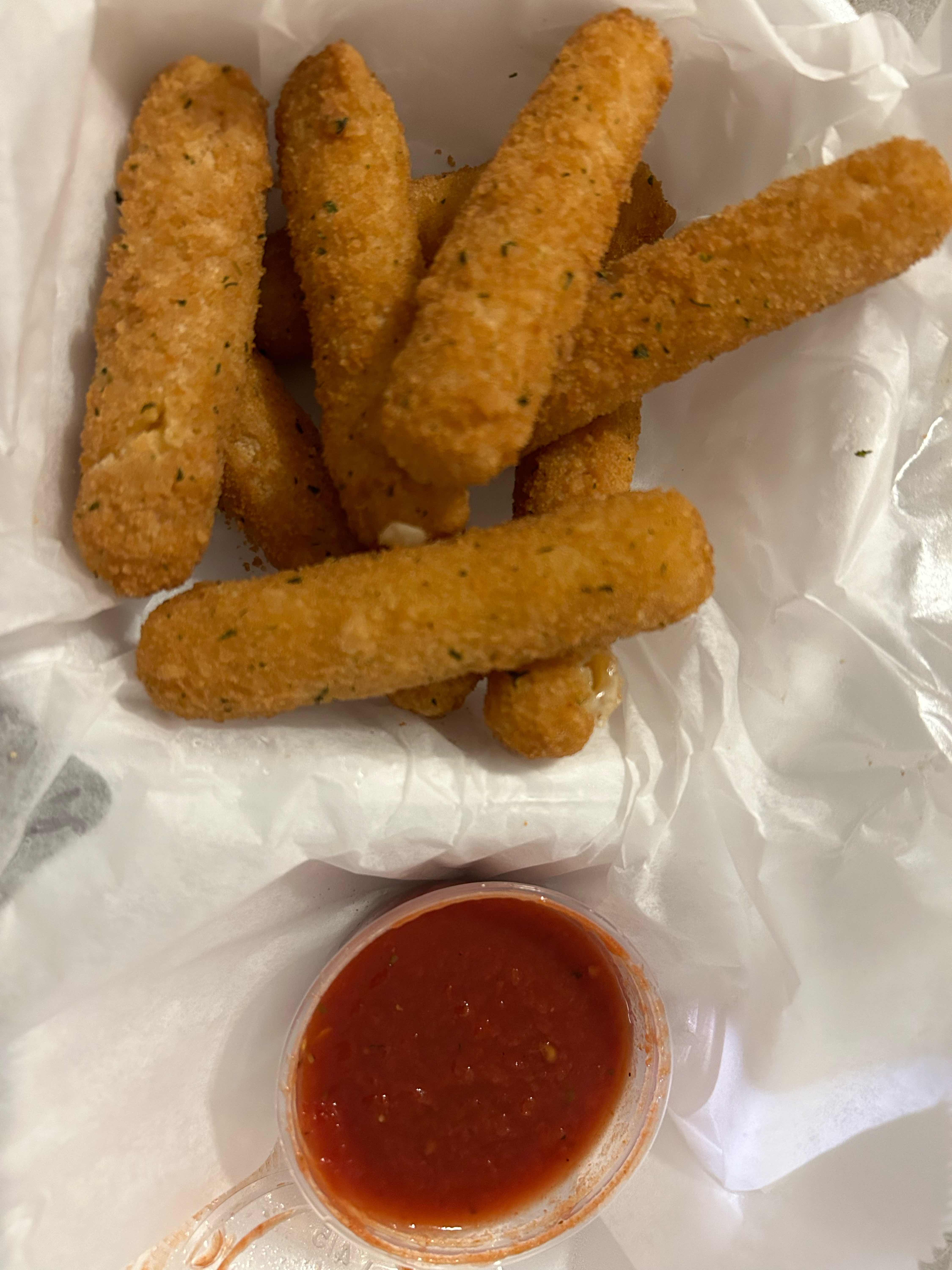 Mozzarella Sticks (8 Pieces)