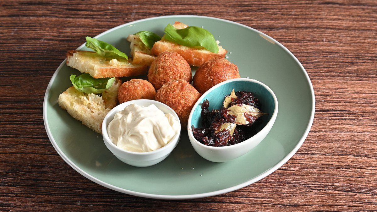 Arancini sa mocarelom
