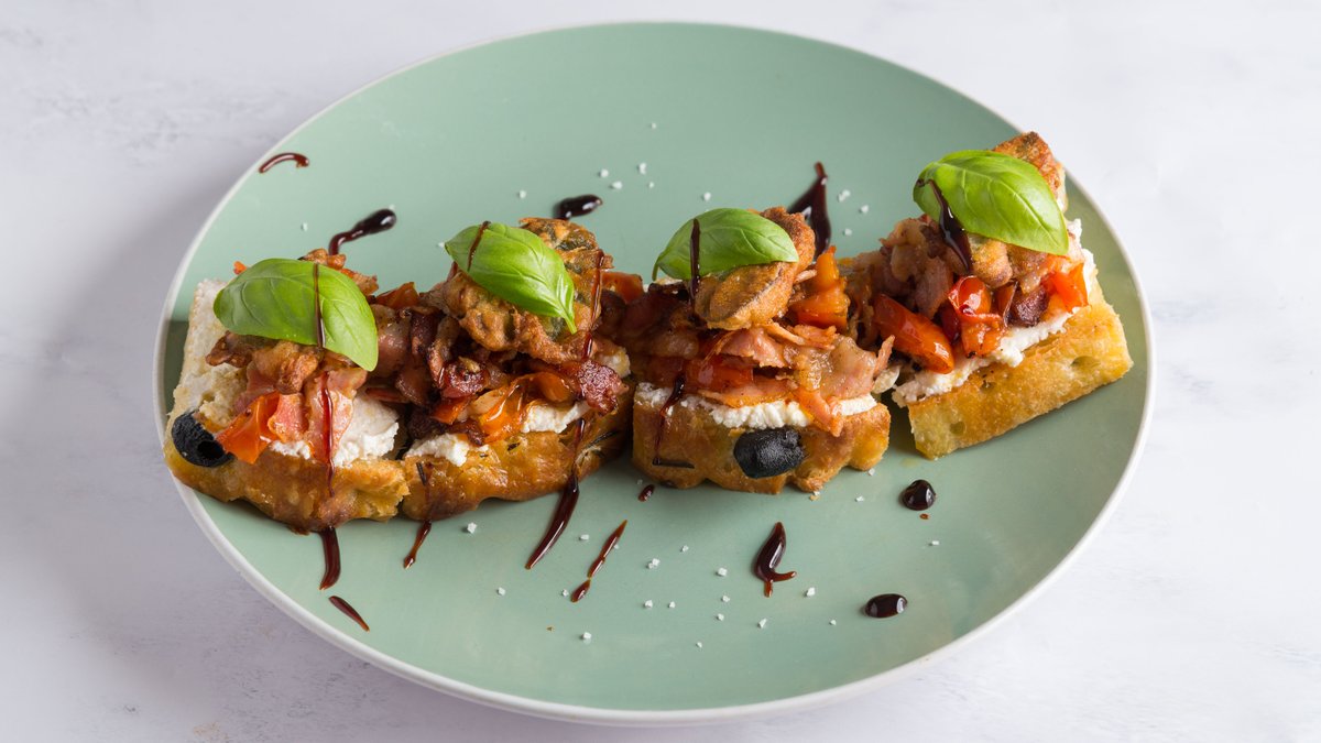 Brusketi sa rikotom/Bruschetta with ricotta