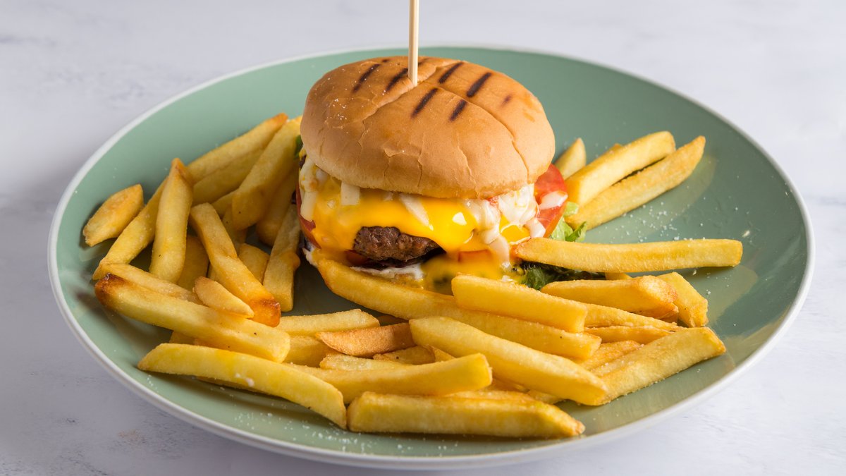 Burger 100 g + pomfrit 100 g