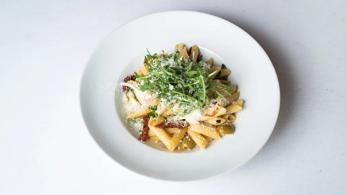 Penne alla rucola e pomidori secchi