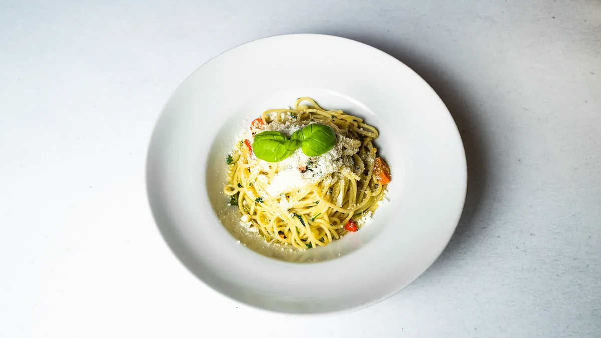 Spaghetti aglio olio e pepperonicino fresco