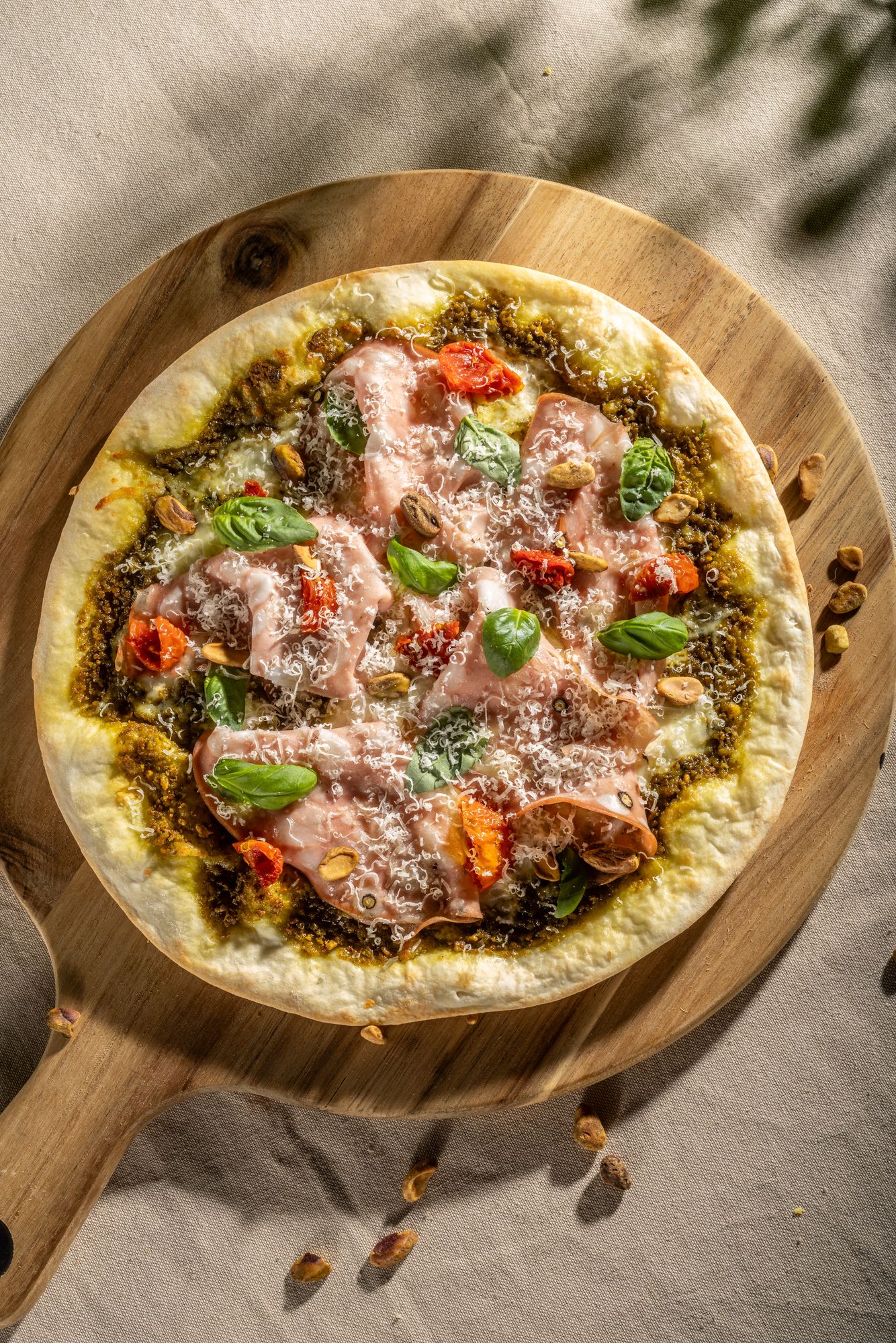 Pizza mortadelle et pesto de pistaches 10 po / 10" Mortadella and Pistachio Pesto Pizza