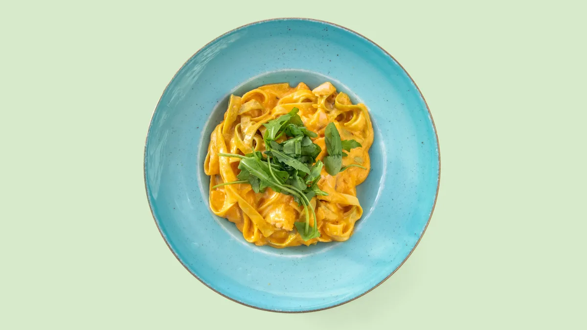902. Tagliatelle Salmone