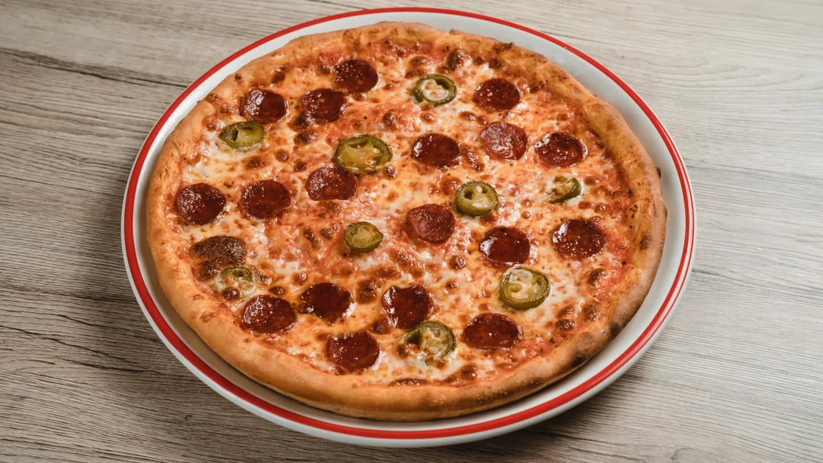 Kolbászos-erős pizza 28cm