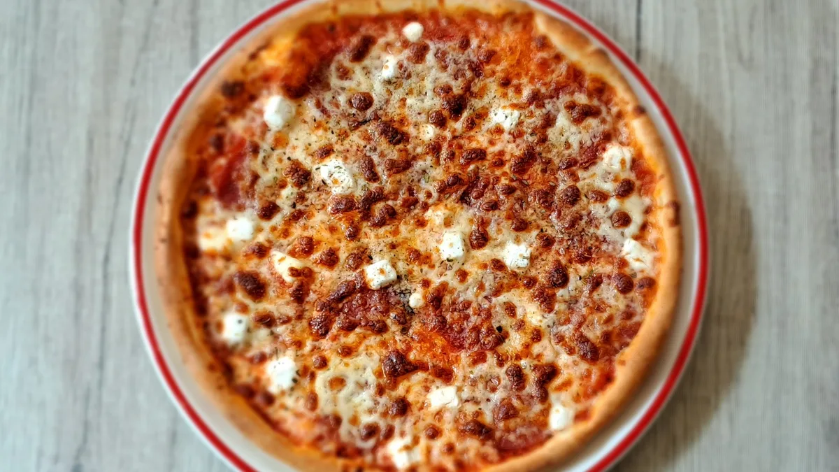 Szalámis-fetás pizza (45cm)