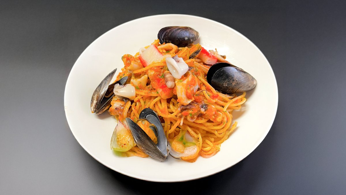 Ínycsiklandó Tenger Gyümölcsei spagetti koktél paradicsom mártással, Grana Padano