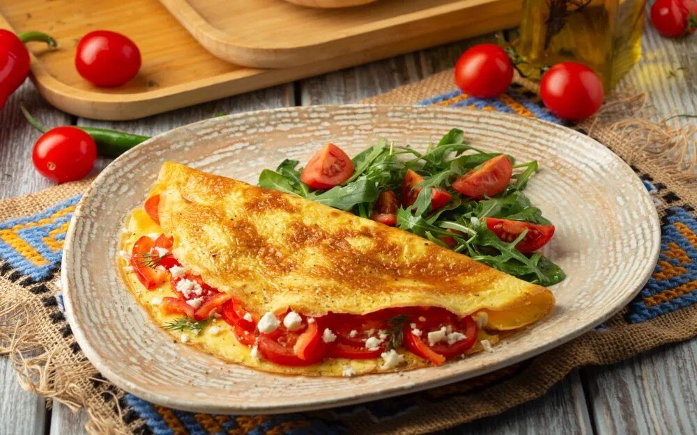 Omletă cu legume și telemea de oi