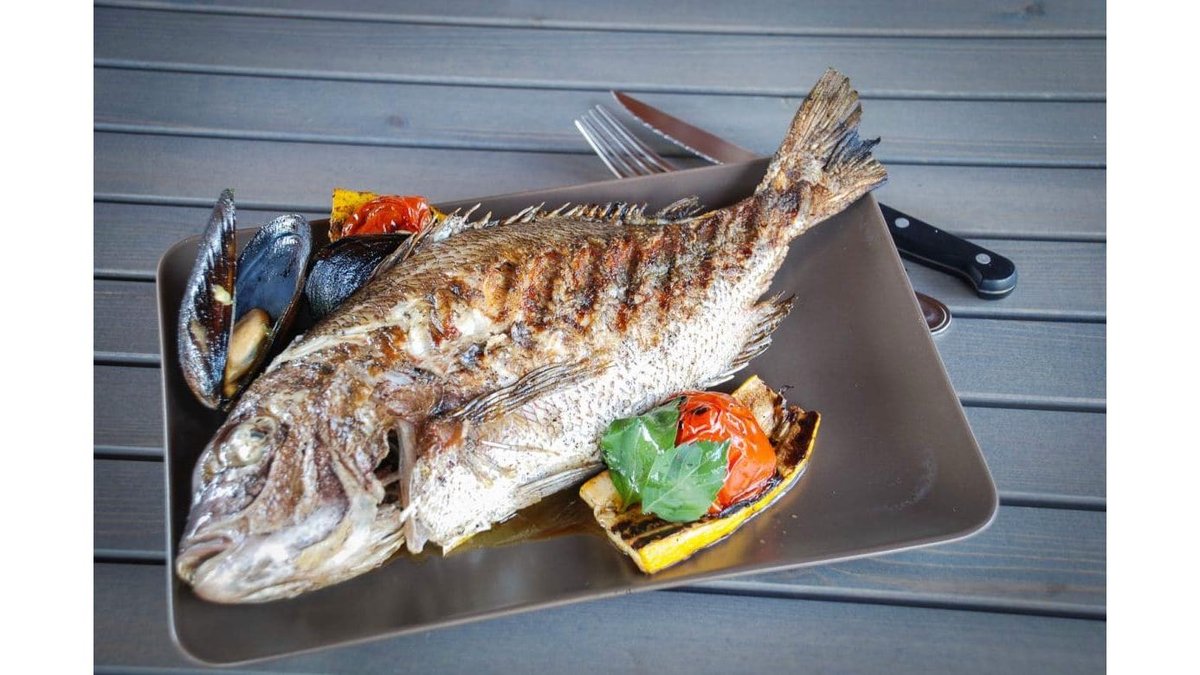 Dorada la grătar / prăjit cu mămăligă