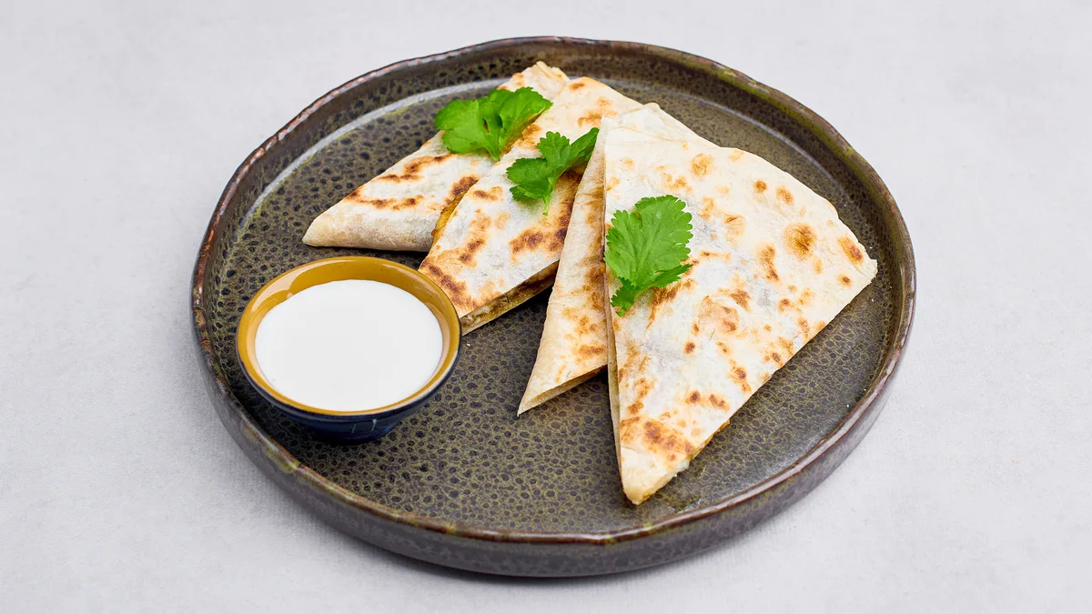 Quesadilla z zielonym "chorizo"