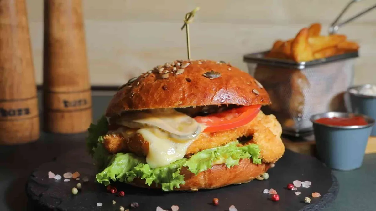 Crispy Chicken Burger Meniu