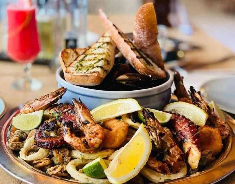Platou cu fructe de mare (pentru 4 persoane)
