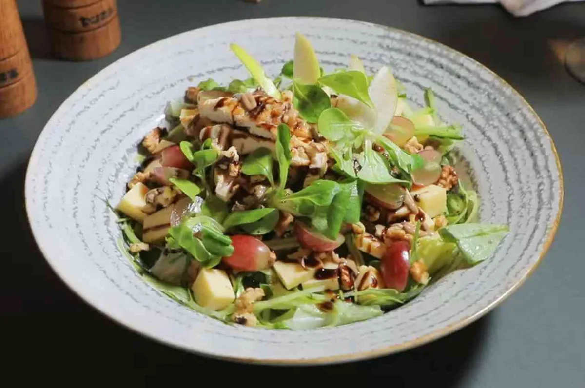 Salată di Pollo Formaggio e Rucola