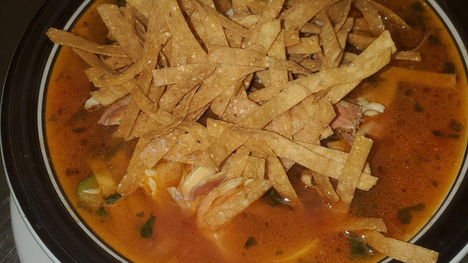 Chicken Tortilla Soup / Sopa de Pollo con Tortilla
