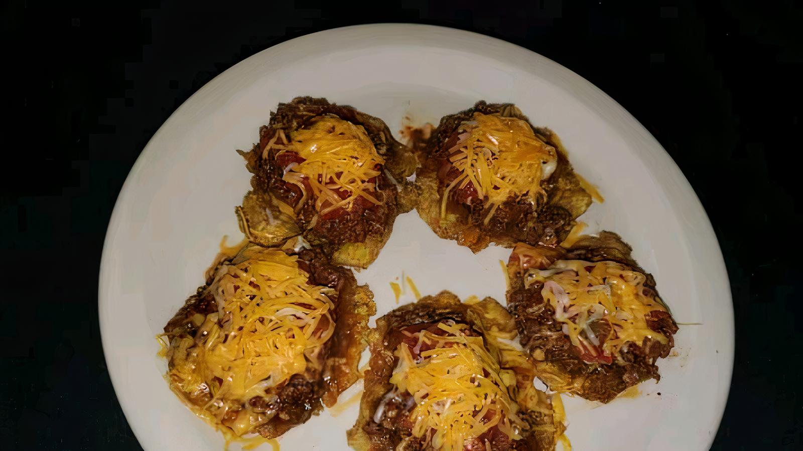 Tostones con Picadillo