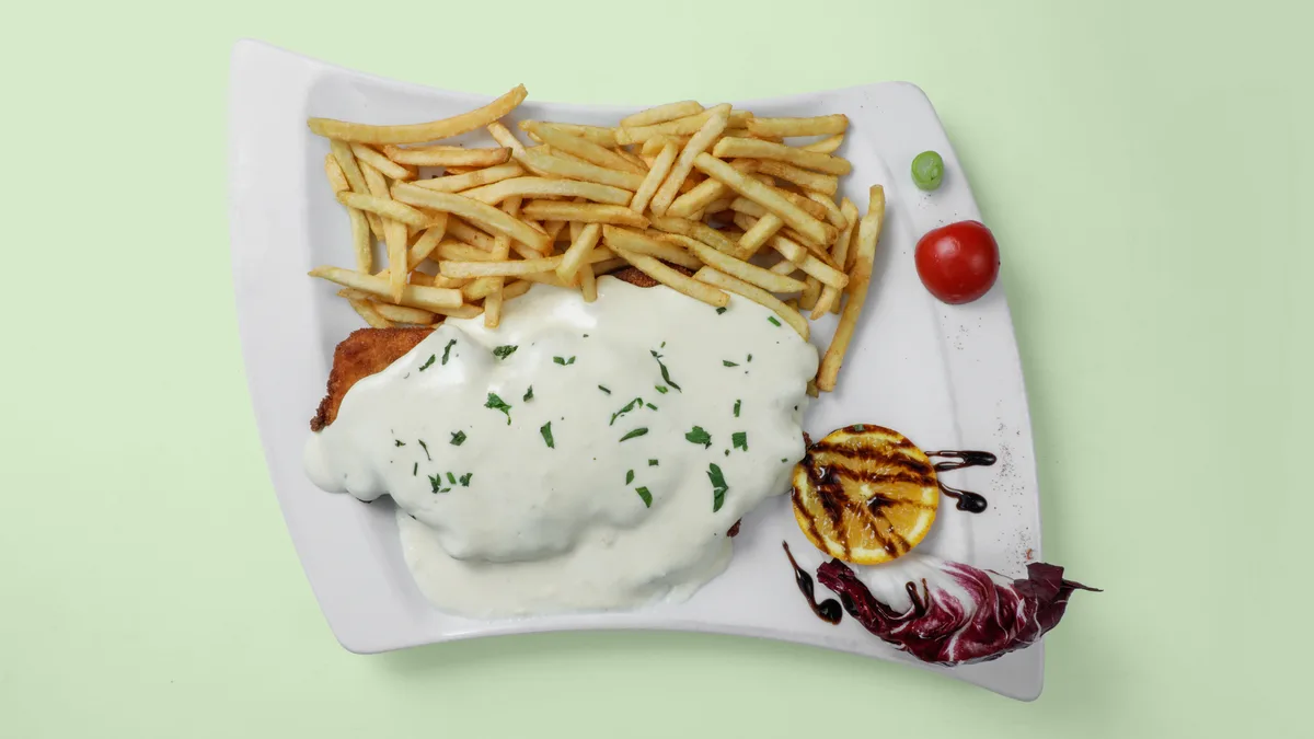 83. Schnitzel Käsesoße