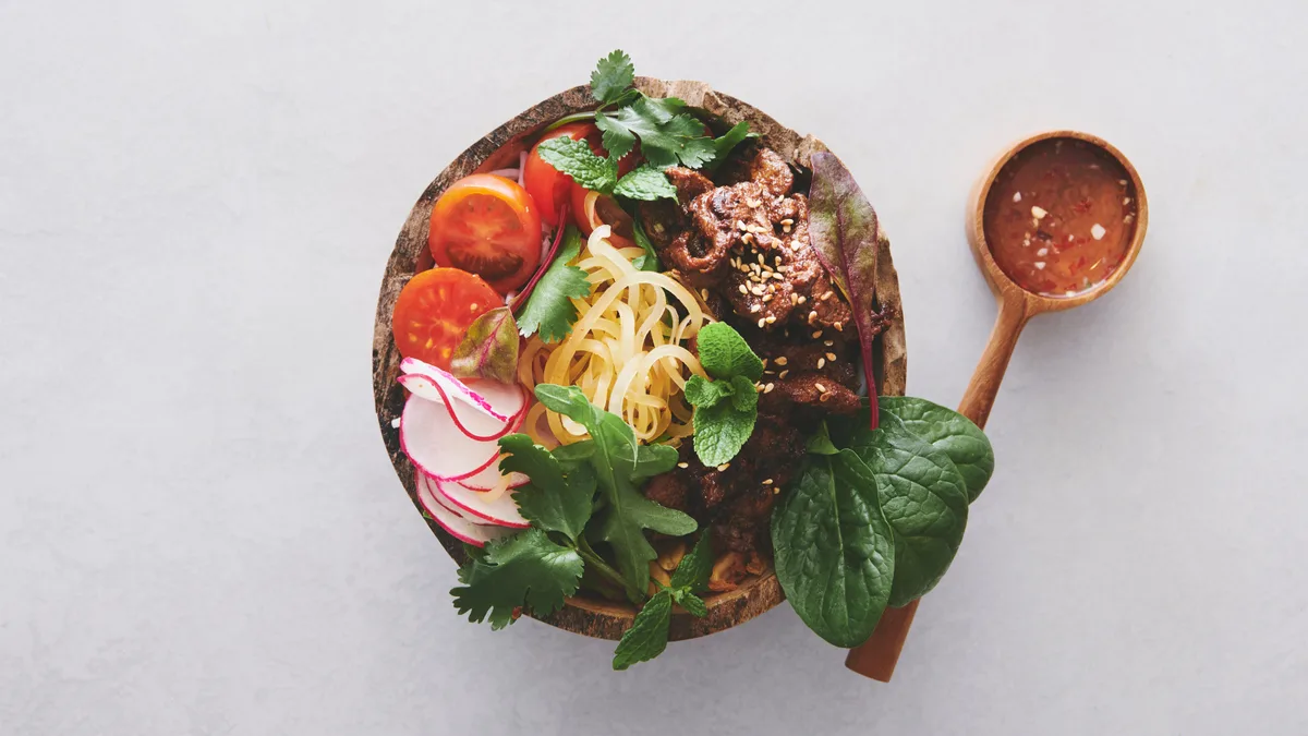 Saigon oksekød salat