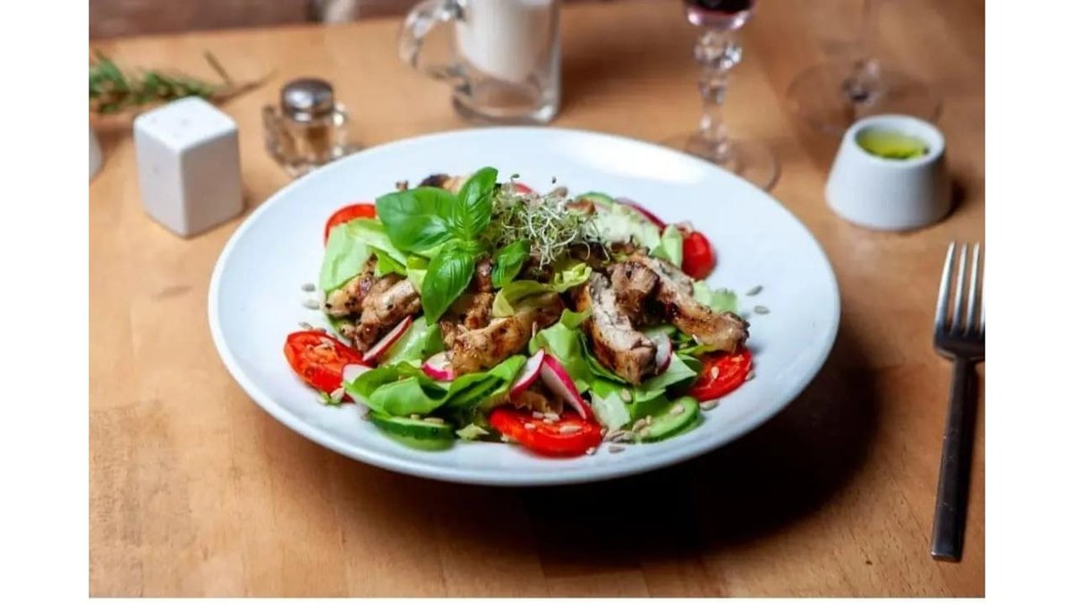 Salată de pui
