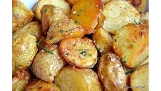 Cartofi noi cu unt și verdețuri