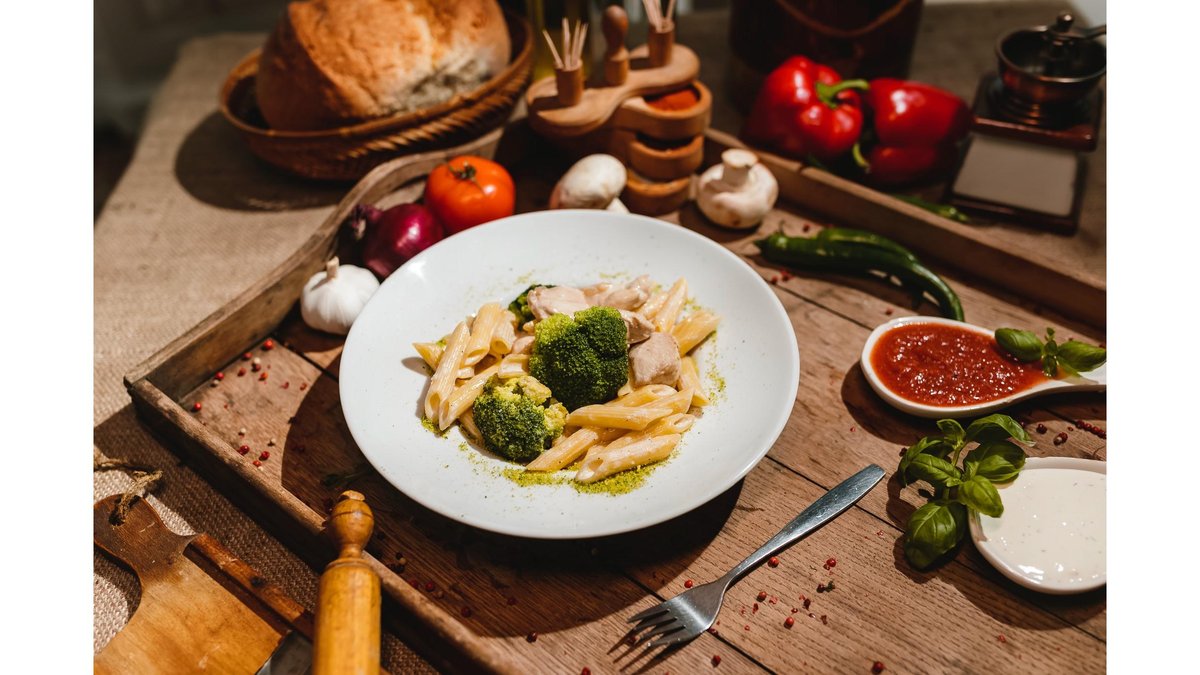 Penne cu brocoli și pui