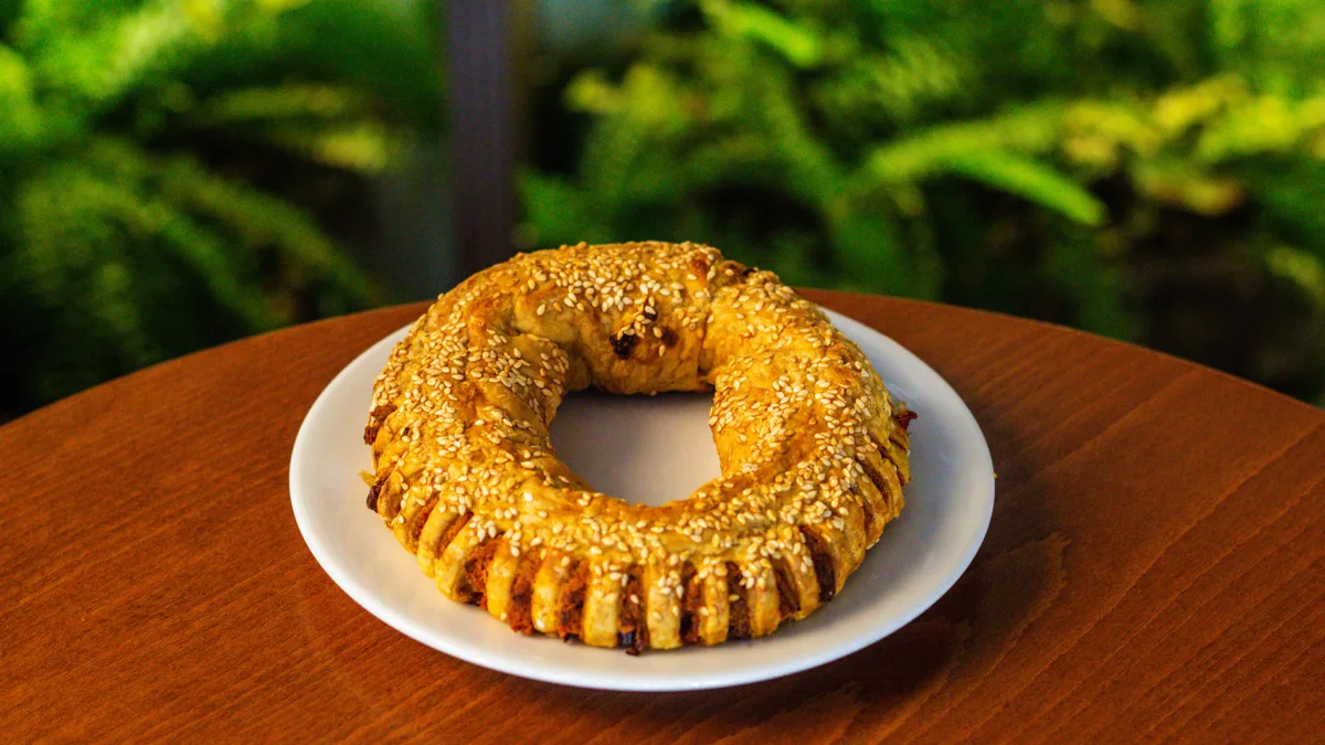 Koulouri With Tomato and Olives