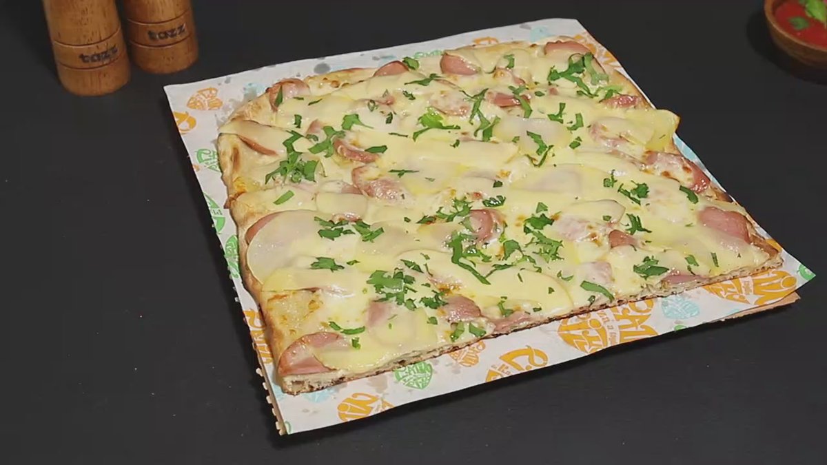 Pizza Wurstel and Cartofi