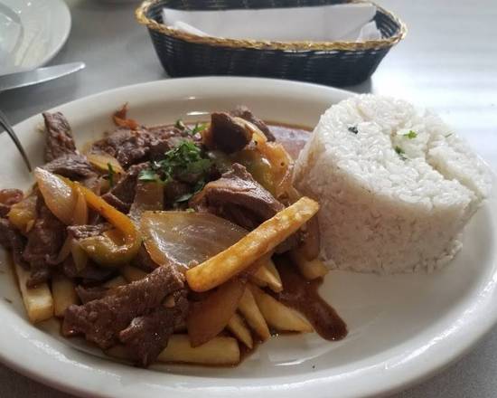 2 lomos saltados 1 mini /beef (Lomo saltado)