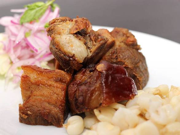 Chicharron con Mote y curtido