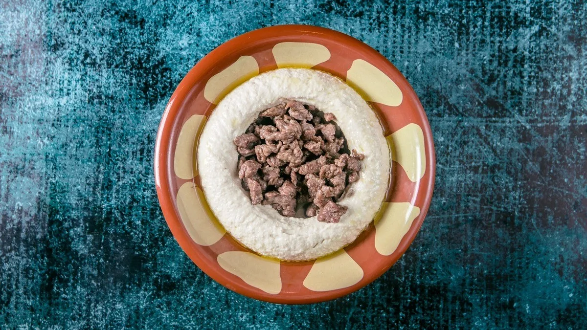 Hummus s mesom