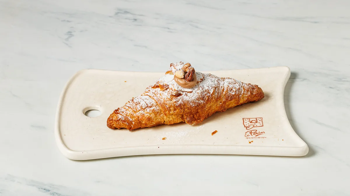 Brunette Croissant