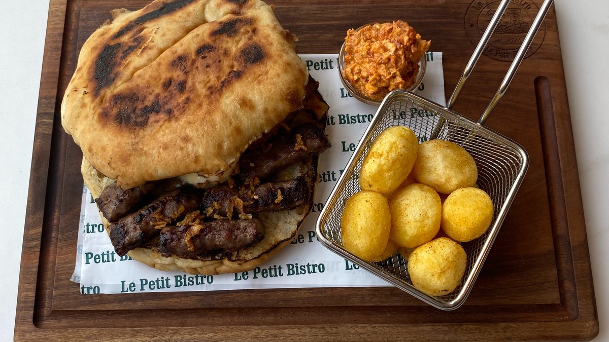 Ćevapi na kajmaku