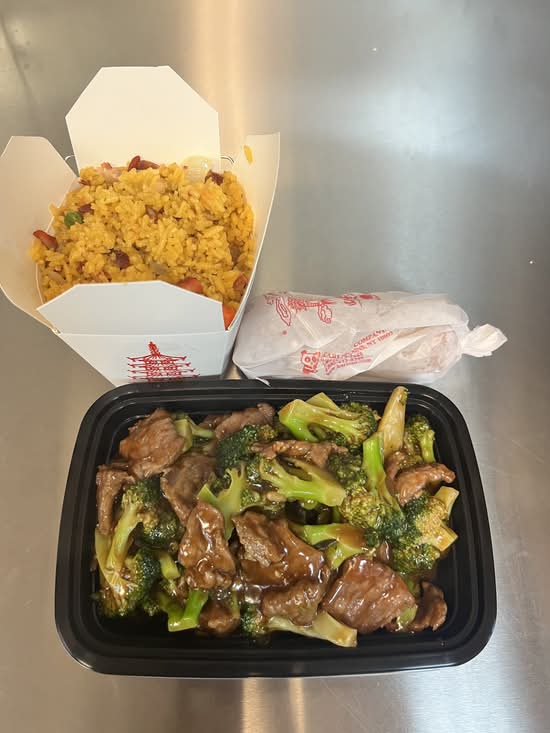 C28 Beef with Broccoli