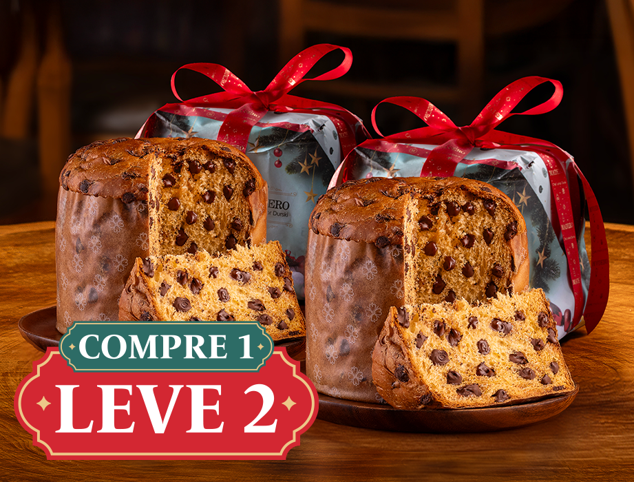 2 Panetones Com Gotas De Chocolate